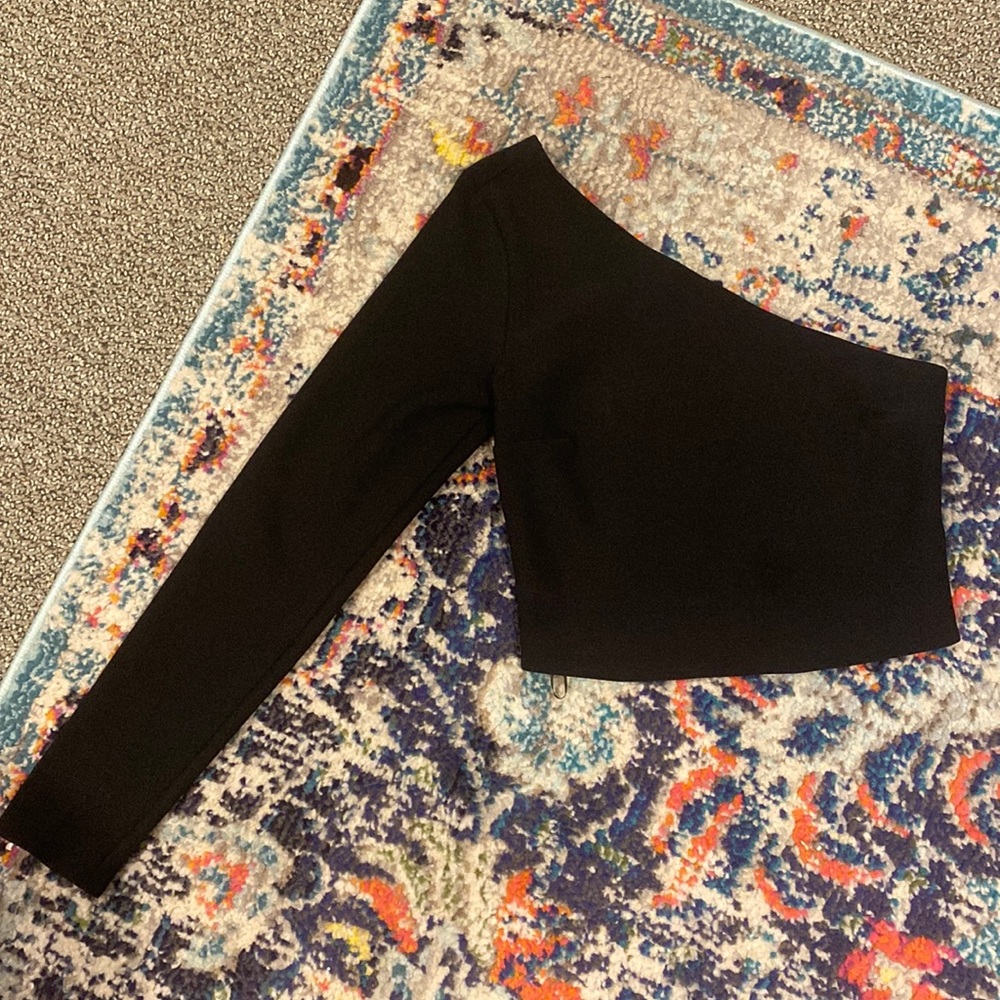 NWOT Abercrombie one sleeve top
